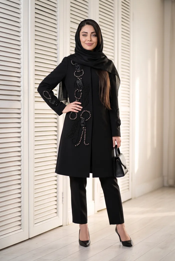 مانتو مجلسی مشکی سنگ‌دوزی گل‌دار