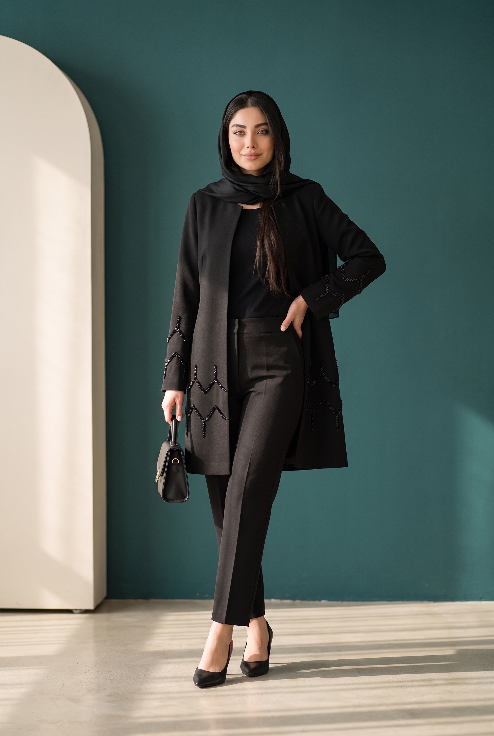مانتو مجلسی مشکی سنگدوزی هندسی (دلبر)