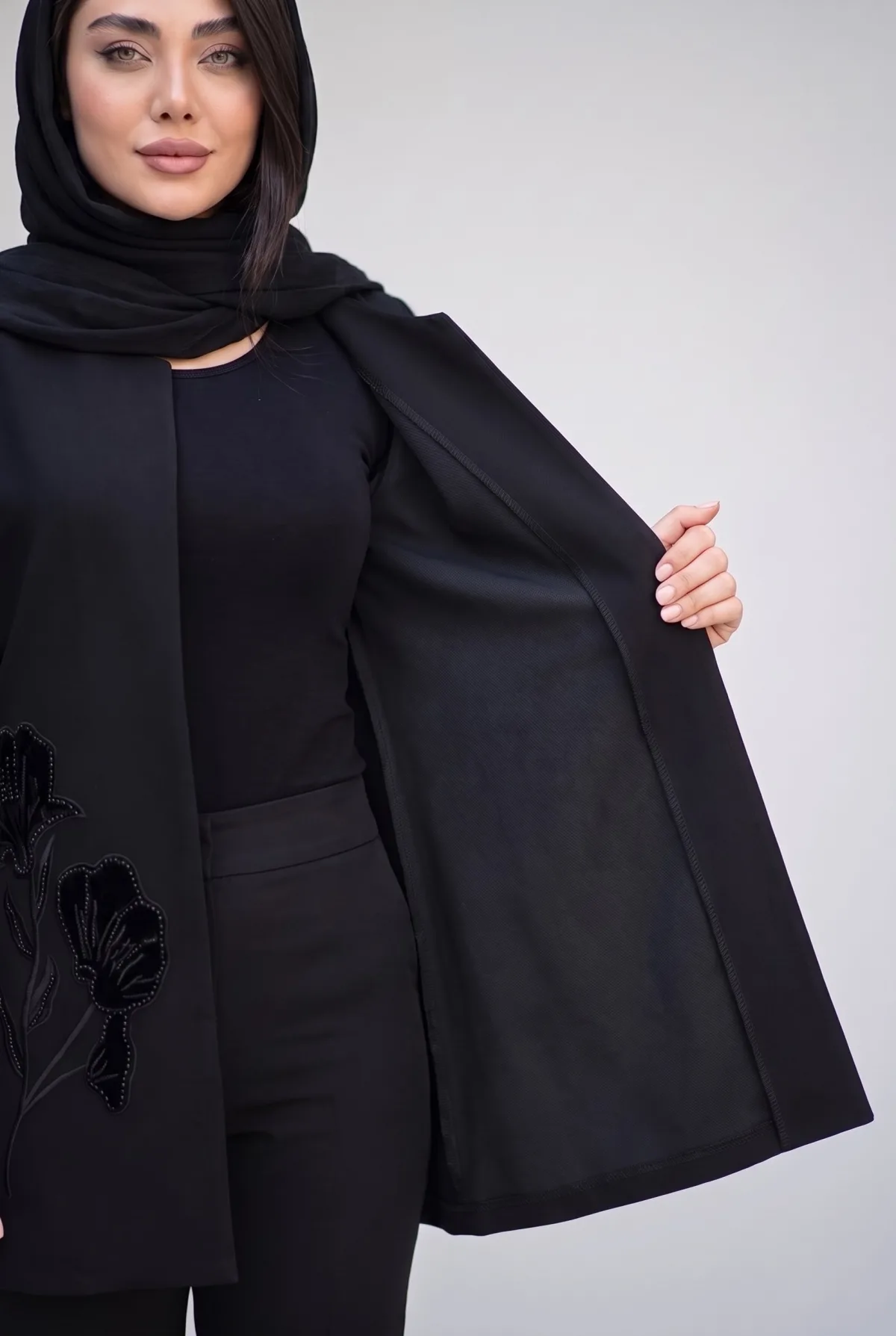 مانتو مجلسی دخترانه سرآستین توری در طرح گل شیپوری — نمای کنار، عکس ۴